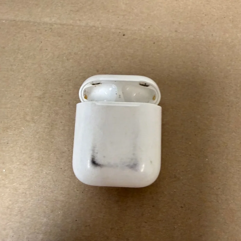 Apple AirPods Charging‎ Case Unisex OS White Fair A1602 Genuine Replacement